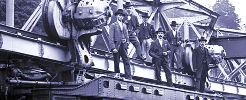 Công nhân xây dựng Schwebebahn năm 1898.jpg